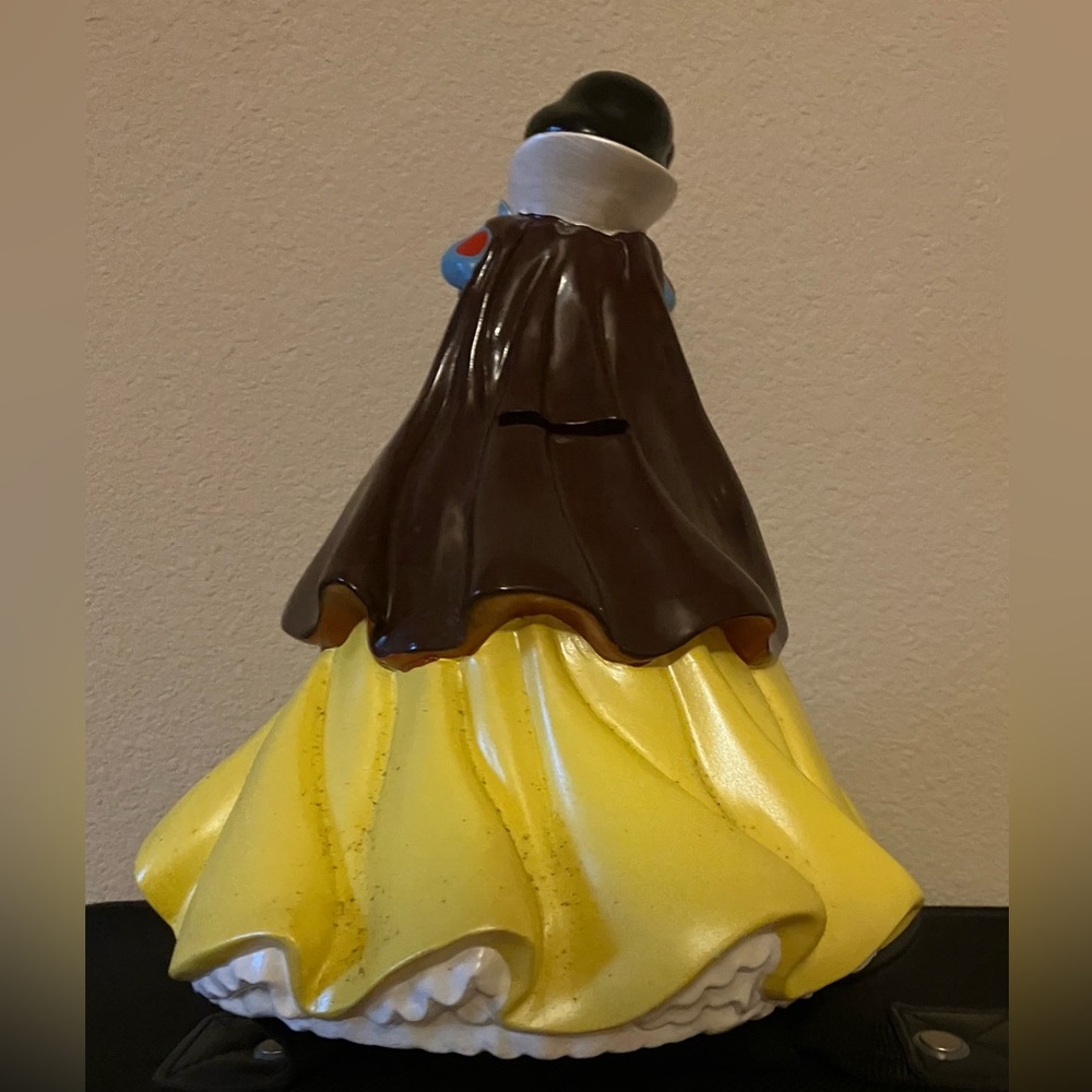 Disney Princess Snow White Coin Bank. Yellow Dress Version Hard Plastic - Picture 2 of 3